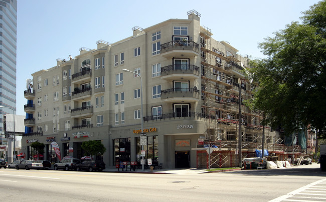 Wilshire Borgata in Los Angeles, CA - Building Photo - Building Photo