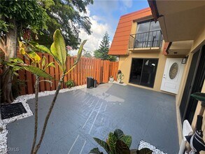1708 Park Meadows Dr in Ft. Myers, FL - Building Photo - Building Photo