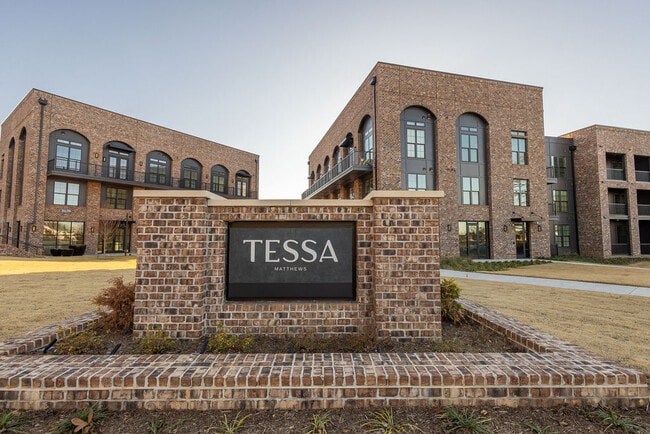 Tessa Matthews Apartments in Matthews, NC - Foto de edificio - Building Photo