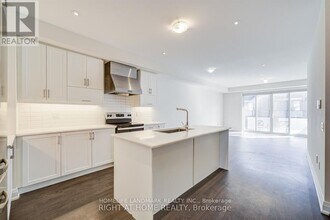 33 John Stocks Wy in Markham, ON - Building Photo - Building Photo