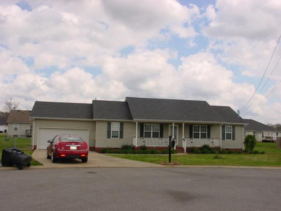 2427 Carlow Ct in Murfreesboro, TN - Building Photo