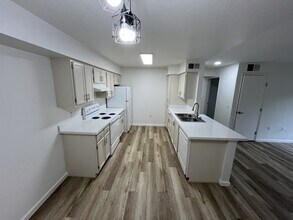 The Oaks at Sunset Phase II in Rocklin, CA - Building Photo - Building Photo