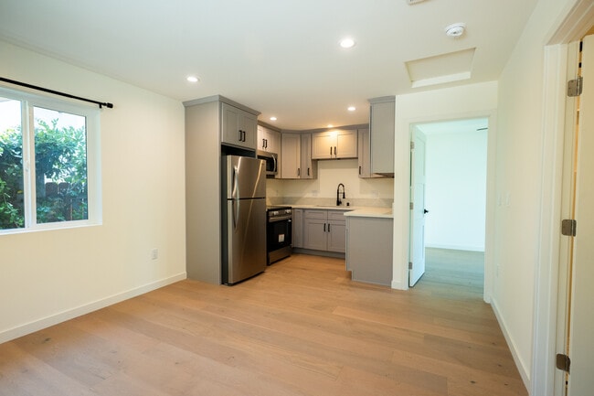 456 Atchison St in Pasadena, CA - Building Photo - Building Photo