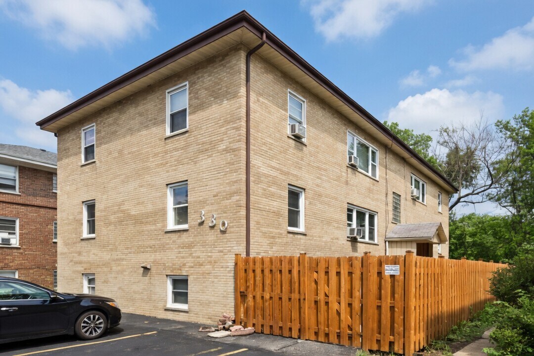 330 Duane St in Glen Ellyn, IL - Building Photo