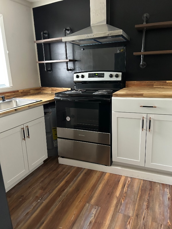 property at 607 Holly Ave SE