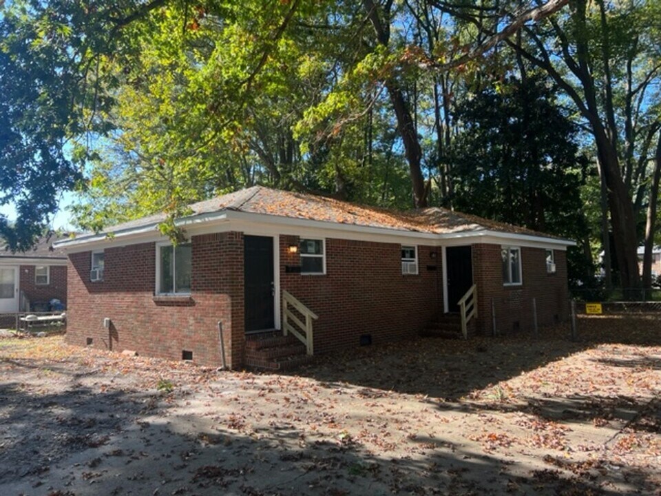 6341 Wellington St in Norfolk, VA - Building Photo