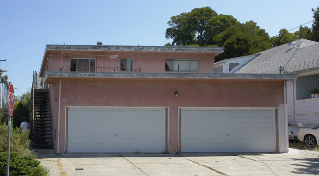 2400 9th Ave in Oakland, CA - Foto de edificio - Building Photo