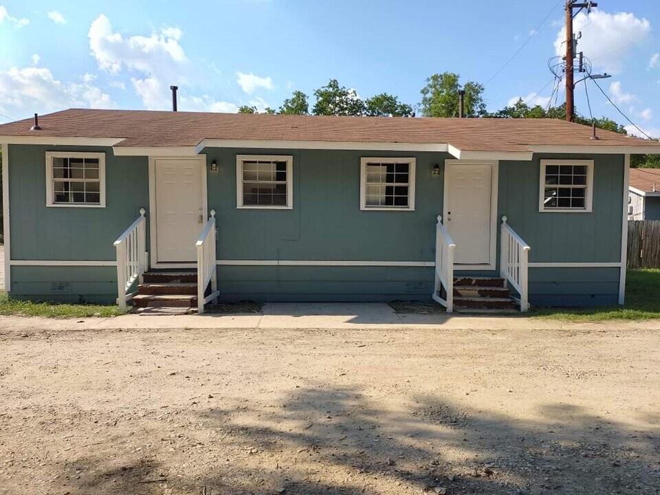 1500 Escalon Ave in San Antonio, TX - Building Photo