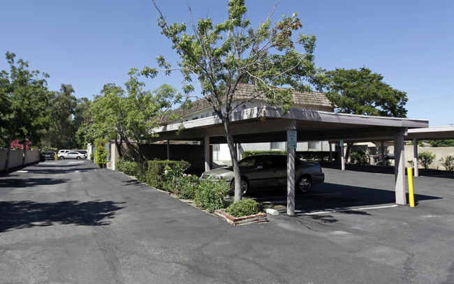 La Vista Apartments in Fontana, CA - Building Photo - Building Photo