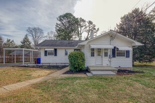 105 Dixie Ln in Oak Ridge, TN - Building Photo