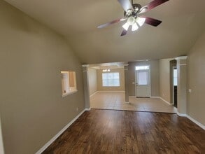 1303 E Ken Leach Ct in Siloam Springs, AR - Building Photo - Building Photo