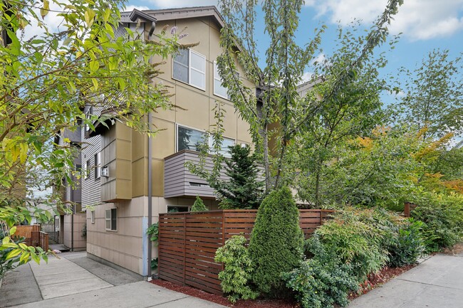 property at 923B N 85th St
