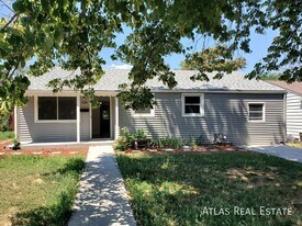 1131 Geneva St in Aurora, CO - Building Photo