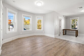 517 Washington St, Unit 2 in Boston, MA - Foto de edificio - Building Photo