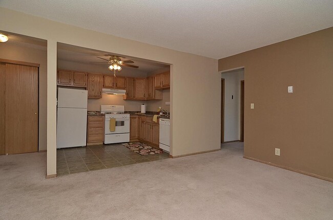 Pleasant Apartments in Richfield, MN - Building Photo - Building Photo