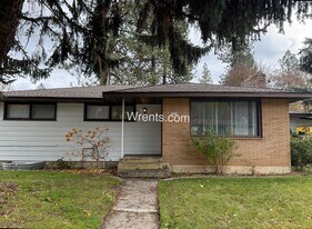 7918 N Hughes Dr in Spokane, WA - Building Photo