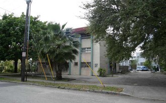 7640 NE 6th Ct in Miami, FL - Building Photo