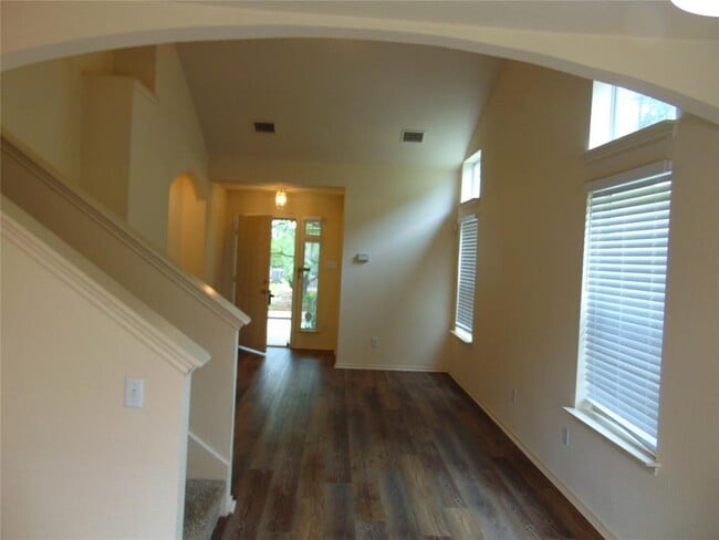 9208 Rowlands Sayle Rd in Austin, TX - Building Photo - Building Photo