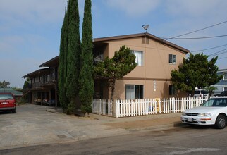 Coleen Court Apartments in El Cajon, CA - Foto de edificio - Building Photo