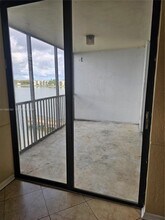 114 Lake Emerald Dr in Oakland Park, FL - Building Photo - Building Photo
