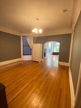 910 W Newport Ave, Unit 2 in Chicago, IL - Building Photo - Building Photo