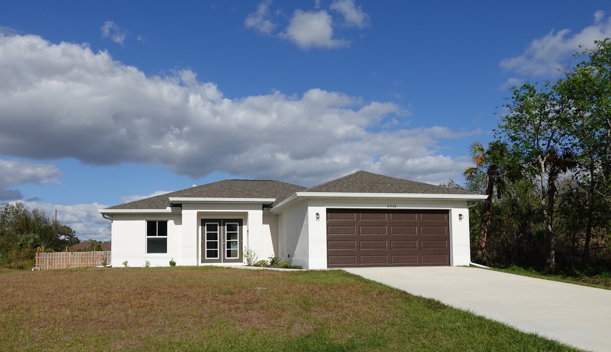 2336 Nordendale Blvd in North Port, FL - Building Photo