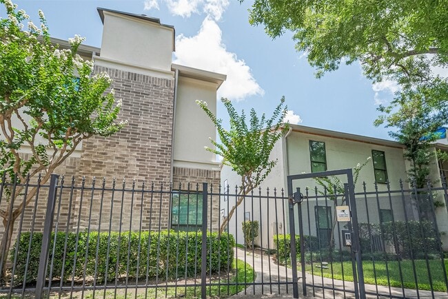 property at 2425 Augusta Dr