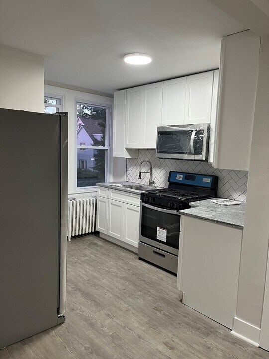 144 Summit Ave in Upper Darby, PA - Building Photo