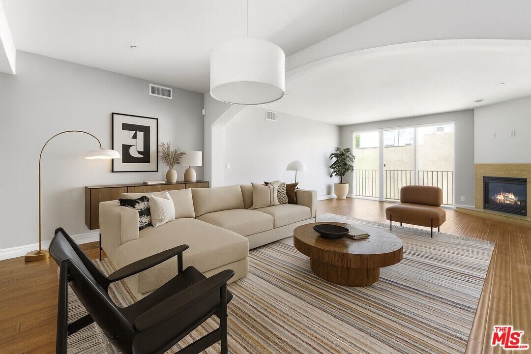4711 Ambrose Ave in Los Angeles, CA - Building Photo