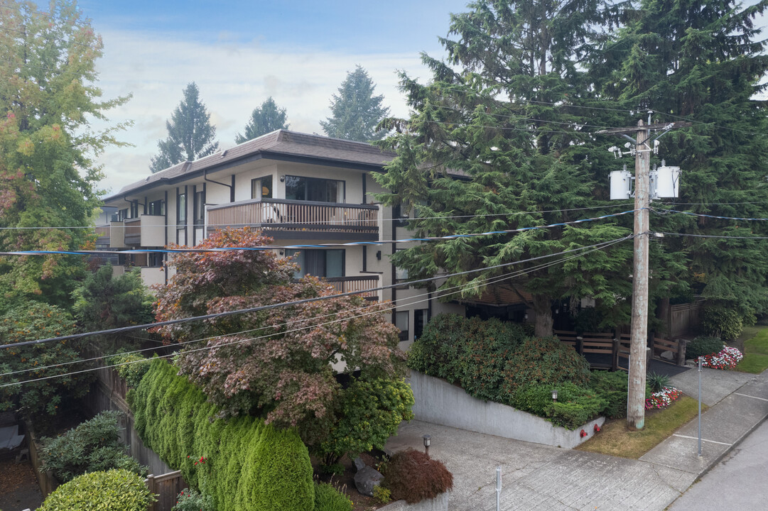 Crestwood Cedars in New Westminster, BC - Building Photo