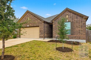 8005 Crystalbrook W in Austin, TX - Building Photo