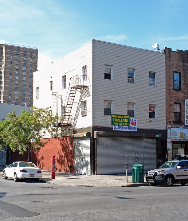 121 Graham Ave in Brooklyn, NY - Building Photo