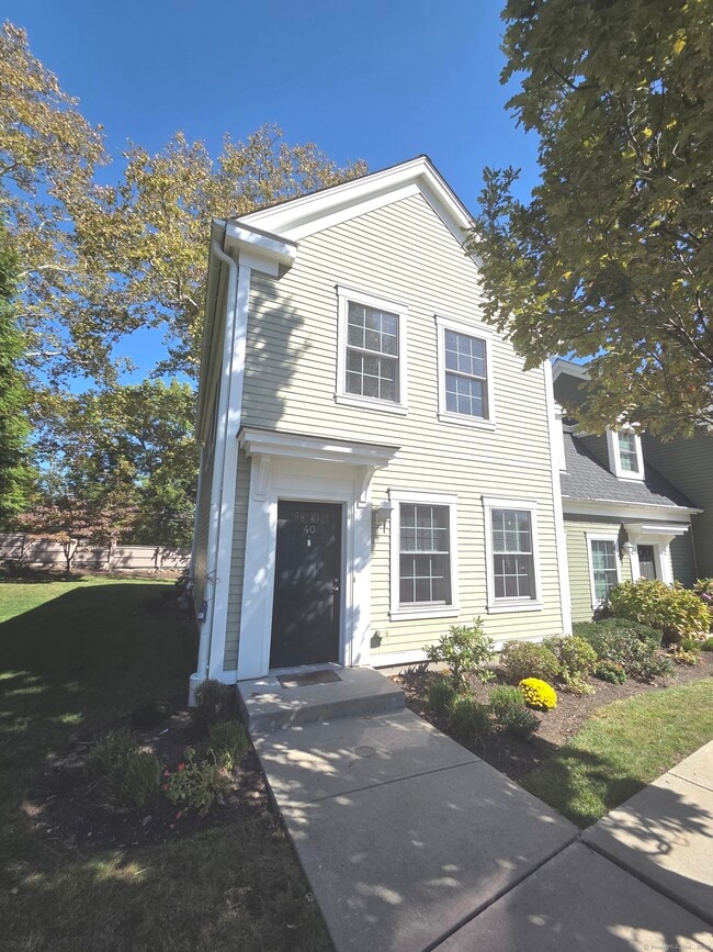 property at 40 Stoneridge Cir