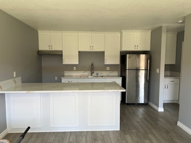 Honey Garden Apartments in Hesperia, CA - Foto de edificio - Building Photo
