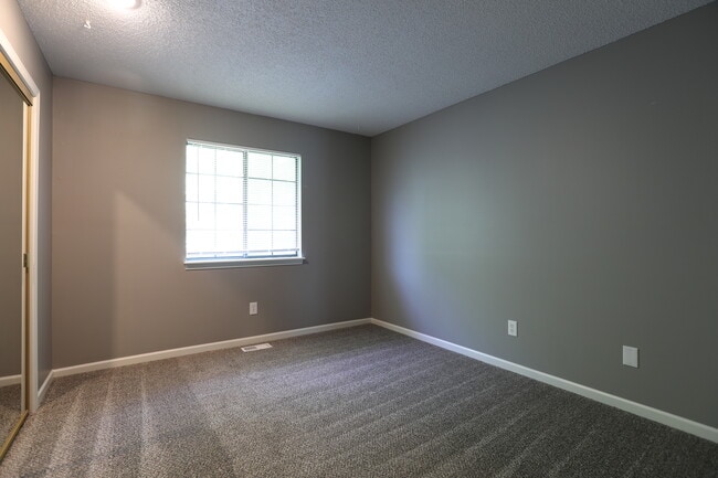 326 NW Gibson Rd in Lee's Summit, MO - Building Photo - Building Photo