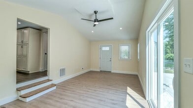 700 E Brook Ln in Galloway, NJ - Building Photo - Building Photo