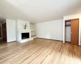 4751 SW 53rd Ave in Portland, OR - Building Photo - Building Photo