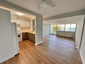 Lakeshore Towers in Burlington, ON - Building Photo - Floor Plan