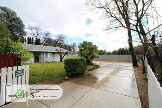 1063 Harpole Rd in Redding, CA - Building Photo - Building Photo