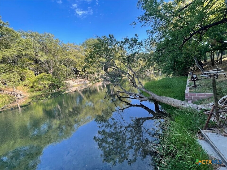 653 Scarbourough in Canyon Lake, TX - Building Photo
