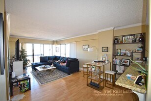 15 N Beacon St, Unit 602 in Boston, MA - Building Photo