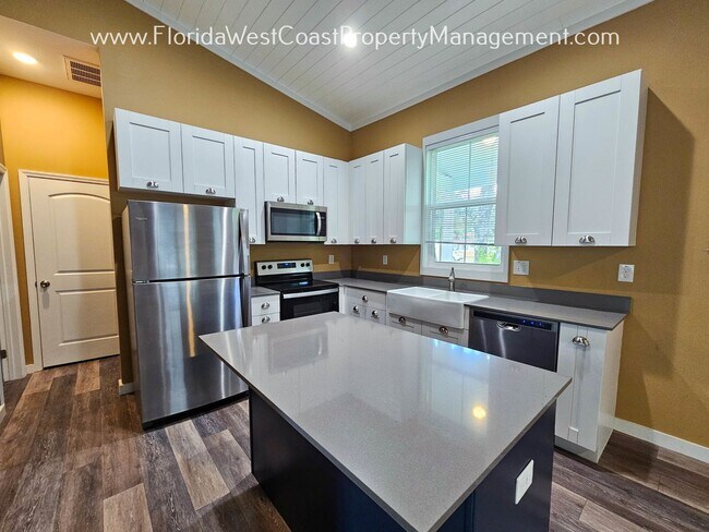 575 18th St E in Bradenton, FL - Building Photo - Building Photo