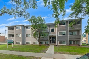 Delton Place in Edmonton, AB - Building Photo