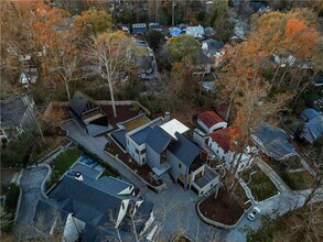 1033 Reeder Cir NE in Atlanta, GA - Building Photo - Building Photo