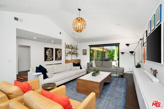 870 Rose Ave in Los Angeles, CA - Building Photo - Building Photo