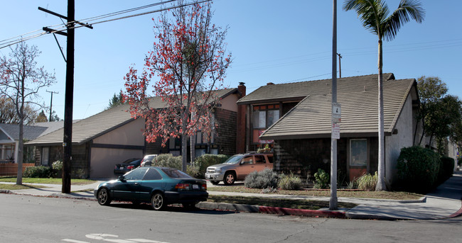 933-939 Newport Ave in Long Beach, CA - Building Photo - Building Photo