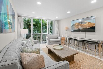 227 Brazilian Ave in Palm Beach, FL - Building Photo - Building Photo