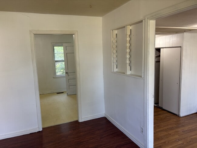 1827 E McFarland St in Wichita, KS - Building Photo - Building Photo
