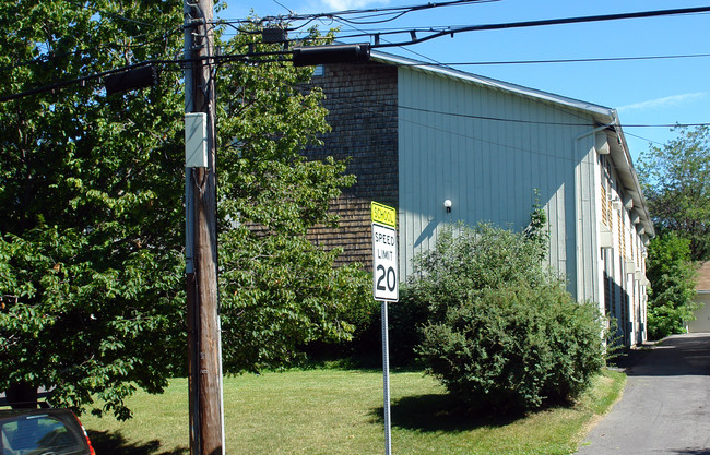 105-107 Herkimer St in Syracuse, NY - Foto de edificio - Building Photo