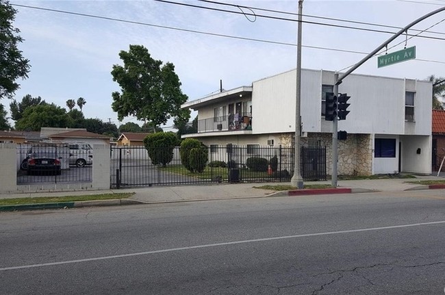 908 E Artesia Blvd in Long Beach, CA - Foto de edificio - Building Photo